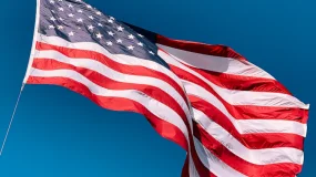 美国经济数据改善，黄金承压回落