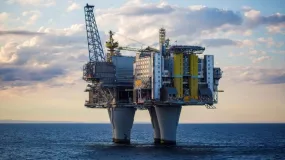 INFINOX:油价持平,交易员权衡OPEC+暂停增产与俄罗斯制裁风险