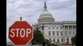 Resilient U.S. Economy Keeps Dollar Bid, Gold Trapped in Range