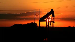 大宗商品巨头发出警示:明年石油供应可能大幅过剩