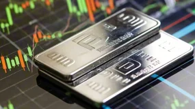 ETO Markets 市场洞察：白银一骑绝尘冲破历史天价，牛市终结者还是新王登基？