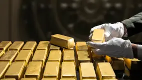 RG 资讯 | 华尔街坚定看涨黄金，央行持续买入与宽松预期推动金价剑指5000美元以上