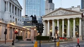 FXTRADING 经济数据汇总（亚太区01/07）全球经济动态与货币政策展望：英国服务业复苏乏力，美国制造业承压，日本制造业企稳与美联储警惕通胀与地缘风险