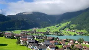 FXTRADING 经济数据汇总（亚太区01/09）全球经济动态与货币政策展望：瑞士通胀分化显现、欧洲通胀回落、美国就业修复不均与日本收入压力加深