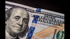 Dollar Advances on Strong U.S. Data as Geopolitical Risks Linger