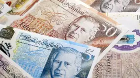 Sterling Weakens as Hawkish Data Clashes with Dovish BoE Vote 