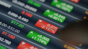 Stock Market Edges Higher Ahead of Key U.S. Jobs Report