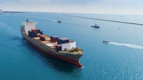 霍尔木兹海峡航运僵局难解,恢复通航预计延至二季度