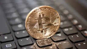 RG 资讯 | 比特币面临140亿美元期权到期，正值地缘政治动荡