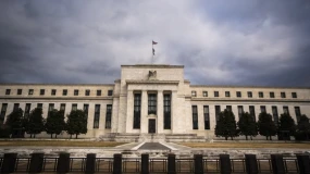 汽油冲破4美元，美联储反而不敢加息？