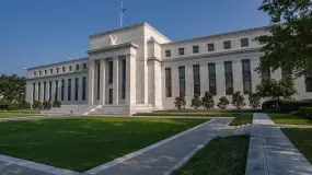 美联储卡什卡利警告伊朗战争加剧通胀风险,降息前景不明