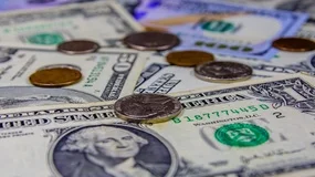 Dollar Retreats as U.S.–Iran Deal Optimism Weighs on Yields; Gold Rebounds 