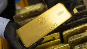 黄金价格小幅回升,美伊谈判释放积极信号,惟美联储政策预期限制上涨空间。